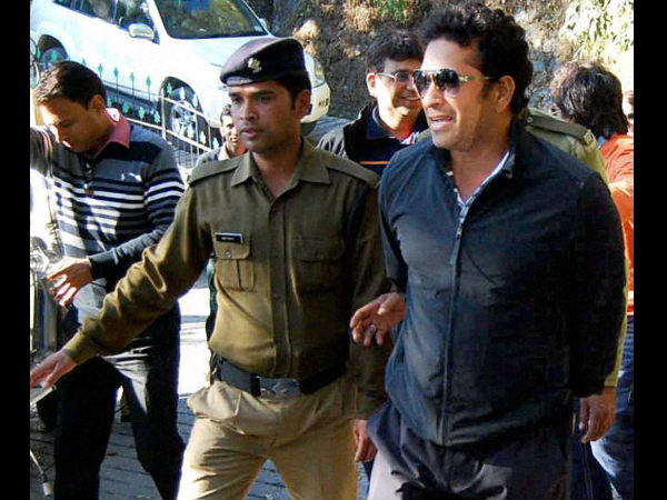 छुट्टियां बिता कर वापस लौटे तेंदुलकर, अब काम की तलाश