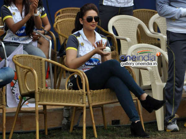 तस्‍वीरें: सेलिब्रिटी क्रिकेट लीग में लगा सितारों का जमावड़ा