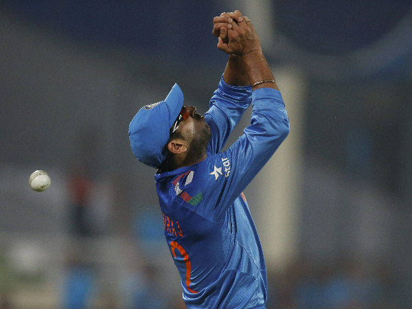 दबाव का सामना नहीं कर पा रहे हैं युवराज सिंह: महेंद्र सिंह धोनी