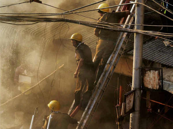 धू-धू कर जल उठा पूर्व टेन‍िस ख‍िलाड़ी जेम्स का घर, 4 की मौत