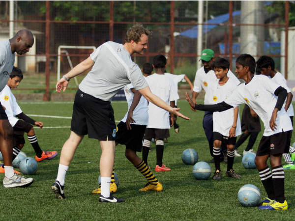 FIFA रैंक‍िंग: दो कदम पीछे ख‍िसका भारत