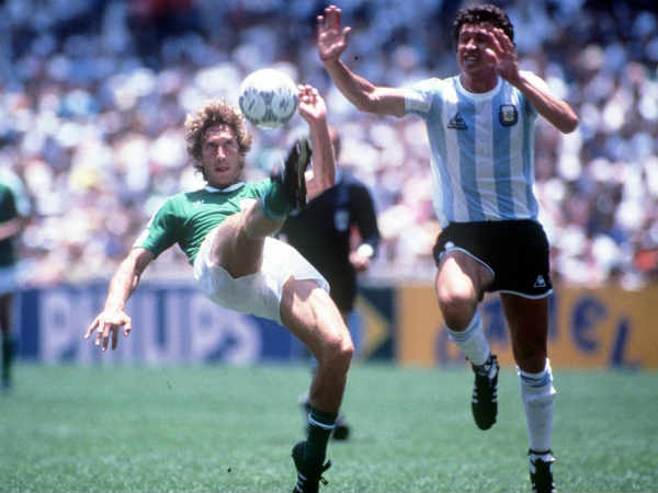 टी-शर्ट उतारने पर बैन