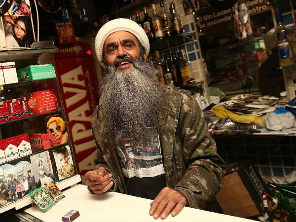 शराब परोसता लादेन