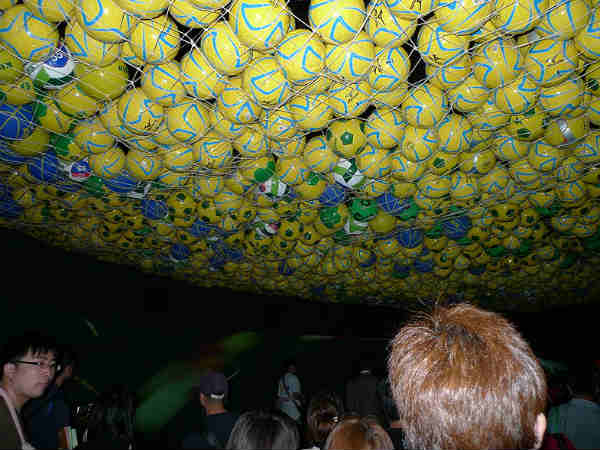 FIFA: मस्ती में डूबा था शहर तो शराब सर्व कर रहा था ओसामा बिन लादेन!