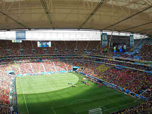 खचाखच भरा स्टेडियम