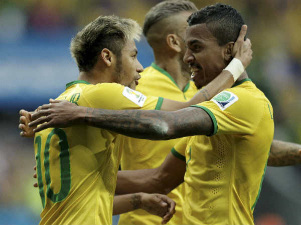 पहले हाफ में कैमरून का आक्रमण 