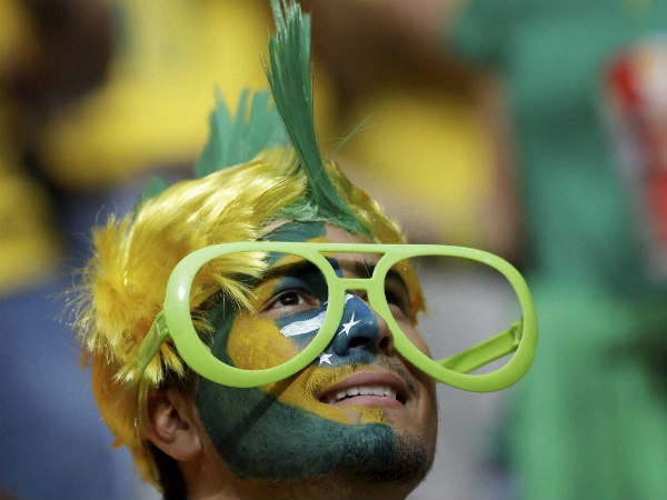 स्टेडियम में फैन्स का जलवा 