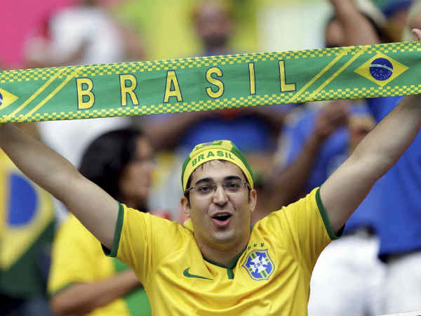 स्टेडियम में फैन्स का जलवा 