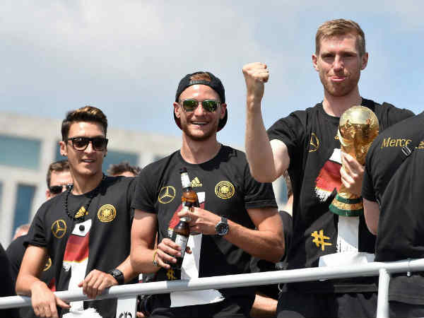 अपने वर्ल्‍ड चैंपियन के स्‍वागत में उमड़ा जर्मनी