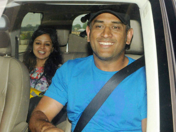 Pics: मिलिए टीम इंडिया की हॉट प्रेमिकाओं और खूबसूरत बीवीयों से