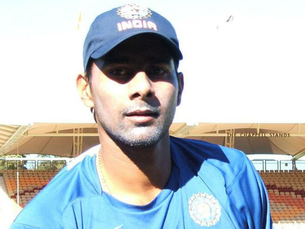 क्रिकेटर प्रवीण कुमार को झटका, चोरी हुई 7 लाख की सोने की चेन