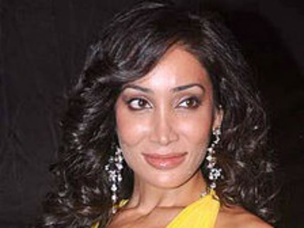 हद है बेशर्मी की: रोहित ने ठोंका दोहरा शतक, एक्स प्रेमिका सोफिया हो गयीं न्यूड