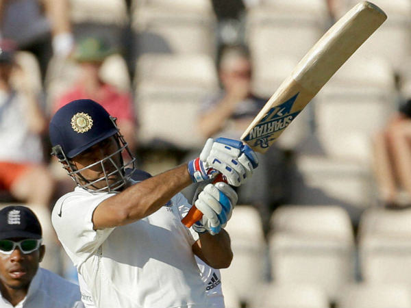 धोनी के छह बैट छुडायेंगे कंगारुओं के छक्के