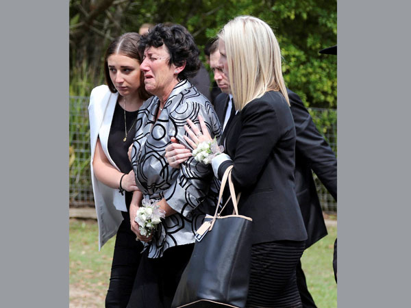 मां के आंसू