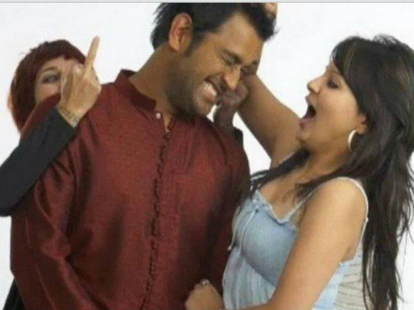 मिडिल फिंगर के साथ सपना ने धोनी को विश्वकप के लिए विश किया