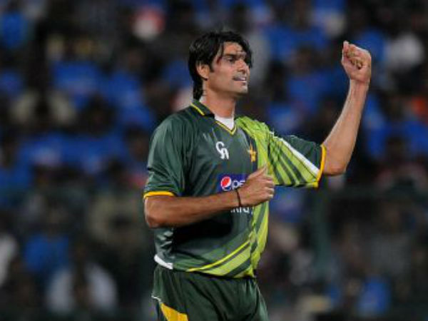 पाकिस्तान के सात फुट गेंदबाज से निपटने के लिये स्टूल पर चढ़ी टीम इंडिया