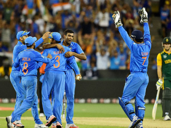  अश्विन ने तीन विकेट लिए 