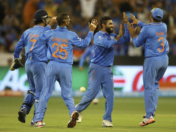 मोर्कल ने दो विकेट लिए 