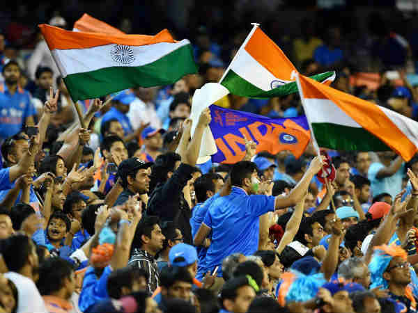 भारत की जीत पर हेमिल्टन में लहराया तिरंगा, देखें तस्वीरें