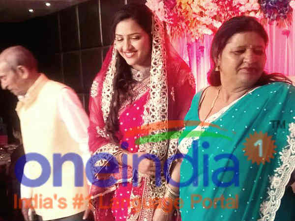 कड़ी सुरक्षा के बीच प्रियंका ने लगाई रैना के नाम की मेंहदी