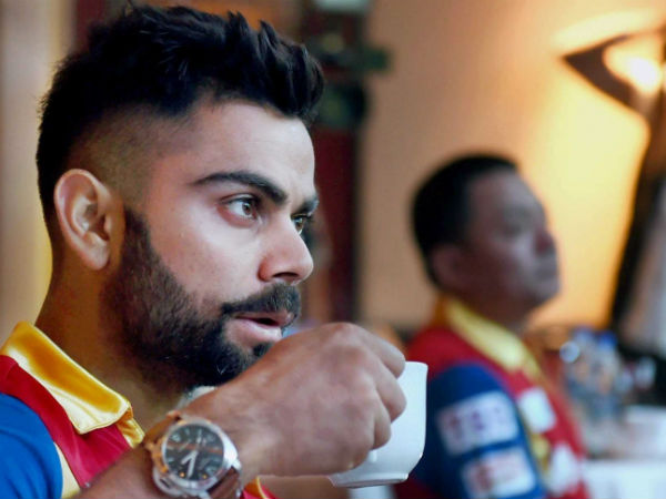 Pics: मंद-मंद मुस्कुराते हुए अनुष्का का डांस देख रहे थे विराट