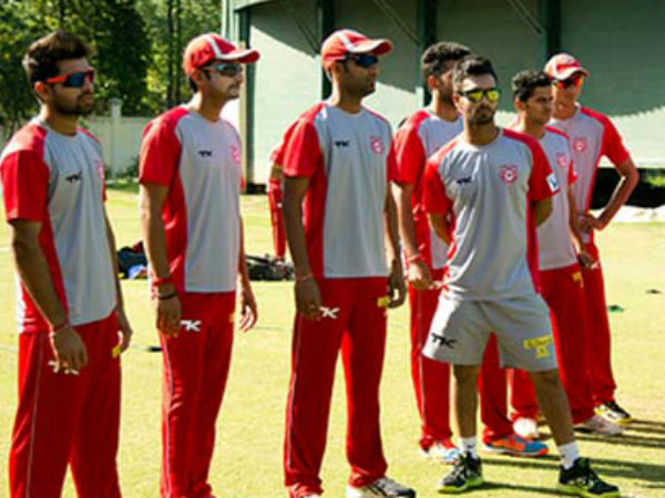 OMG: किंग्स इलेवन पंजाब की जर्सी पर छपा कंडोम का एड