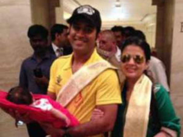 देखें: धोनी ने फेसबुक पर पोस्ट की बेटी जीवा की तस्वीर, मिले डेढ़ लाख लाइक