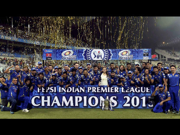 IPL 2015 का खिताब जीतने के बाद मुंबई इंडियंस ने बनाया जमकर जश्न, देखें तस्वीरें