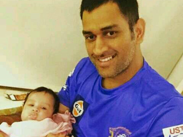 पापा की गोद में