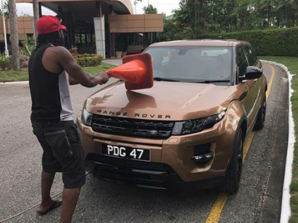 ओह गॉ़ड.. क्रिस गेल ने तोड़ डाली रेंज रोवर