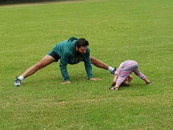 अपनी बेटियों के साथ पापा अफरीदी