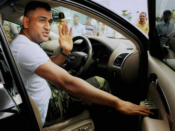 मेस्सी और रोनाल्डो से आगे निकल महेंद्र सिंह धोनी