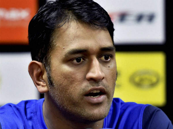 शीशा देखता हूं तो सफेद दाढ़ी याद दिखती है