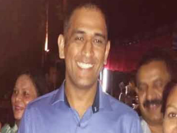 लेफ्टिनेंट कर्नल महेंद्र सिंह धोनी की हुई शानदार विदाई, सेल्फी की मची होड़