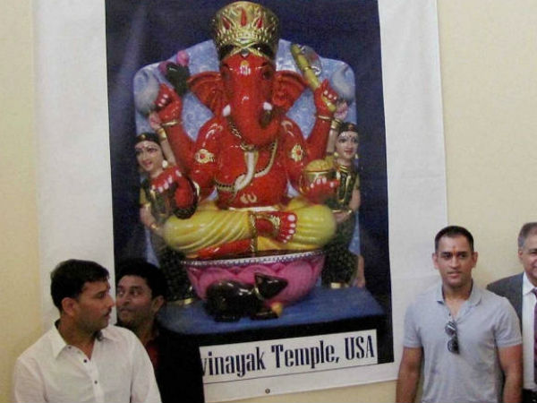 अमेरिका में धोनी ने बीवी संग सिद्धिविनायक की पूजा की, देखें Pics