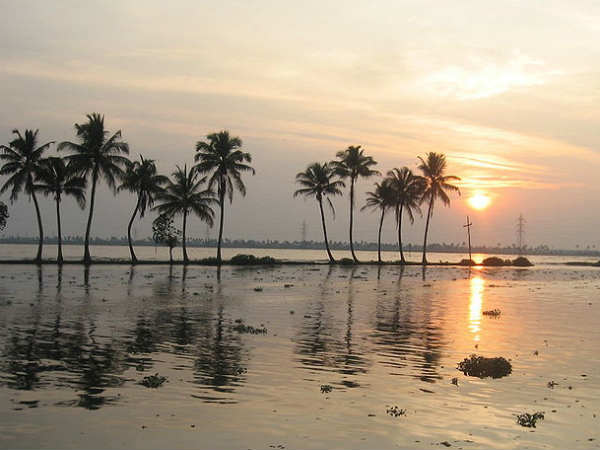 करोड़ों की संख्या में पर्यटक