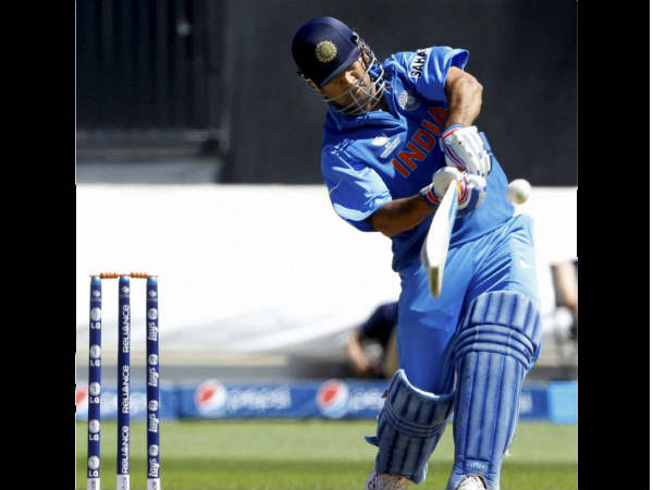 श्रीलंका के खिलाफ रसेल अर्नाल्ड की गेदों पर छक्कों की बारिश