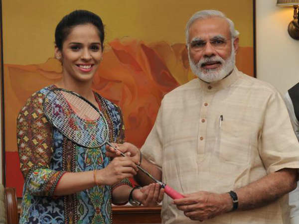 पीएम मोदी को साइना नेहवाल का खास तोहफा, पीएम ने कहा शुक्रिया