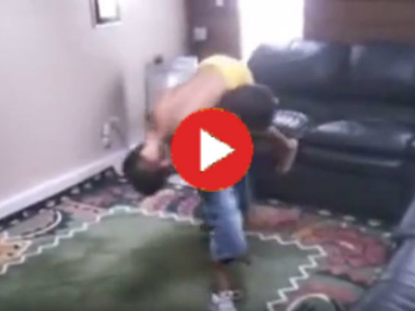 Video देखिये कैसे दो बच्चों ने WWE के रेसलर्स को किया बेनकाब