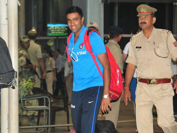 अश्विन ने बिखेरी मुस्कान