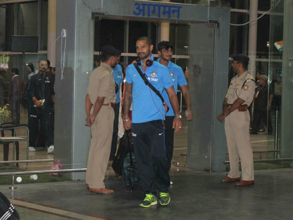 Pics- टीम इंडिया पहुंची लखनऊ एयपोर्ट, कानपुर पहुंचने पर हुआ जबरदस्त स्वागत