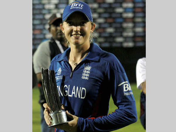इंग्लैंड की महिला क्रिकेटर पुरुषों की क्रिकेट टीम के साथ खेलेंगी मैच, रचेंगी इतिहास