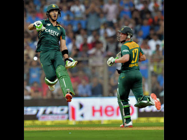 दूसरी बार तीन बल्लेबाजों ने जड़ी सेंचुरी