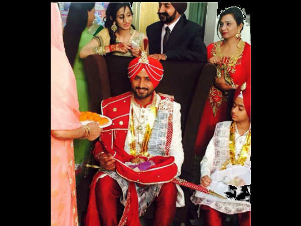 Pics: सज गया सेहरा भज्जी के सिर, दुल्हनिया के लिए निकले घर से