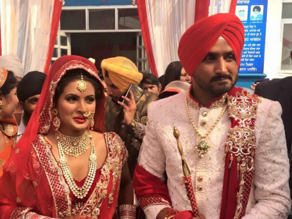 Video: भज्जी-गीता का दिल्ली में रिसेप्शन आज, विराट ने शेयर की सेल्फी