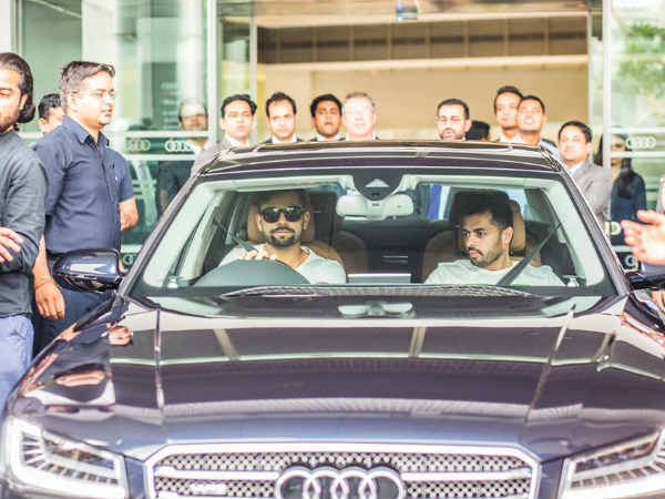 दो ऑडी कार