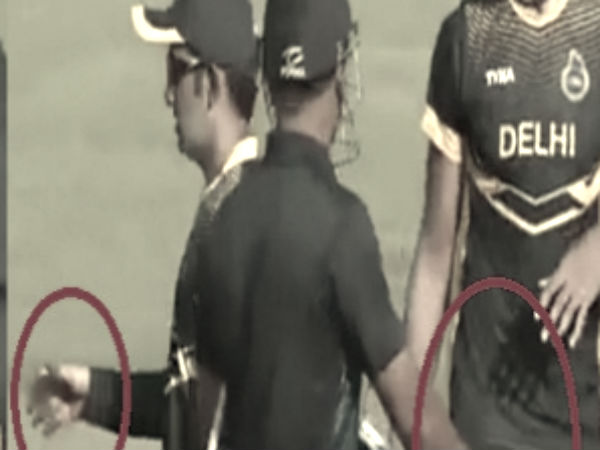 गंभीर ने किया धोनी को सीधा इग्नोर, नहीं मिलाया हाथ, देखें वीडियो