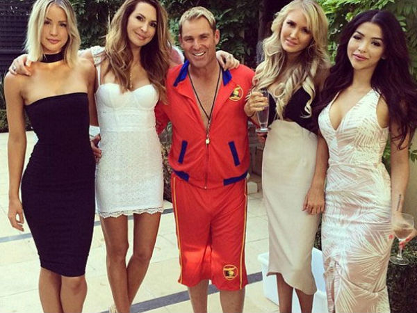 Pics: खूबसूरत हसीनाओं संग शेन वार्न ने किया न्यू ईयर सेलिब्रेट