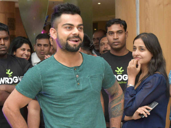 VIDEO: स्टेडियम में खास अंदाज में विराट ने फैन्स के संग ली सेल्फी