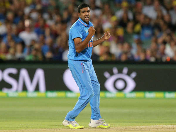 स्पिन गेंदबाजों की जबरदस्त गेंदबाजी